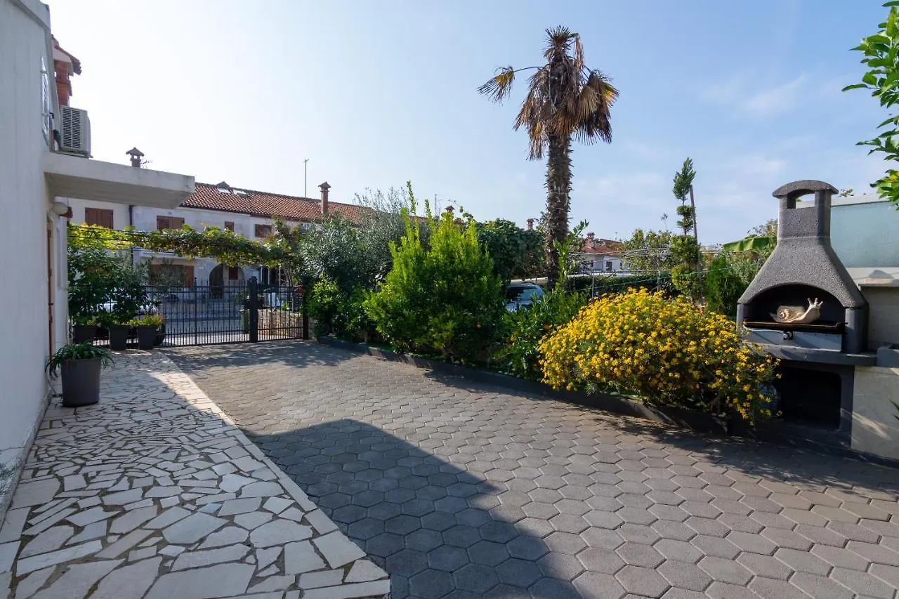 Apartments With A Parking Space Rovinj - 2288
