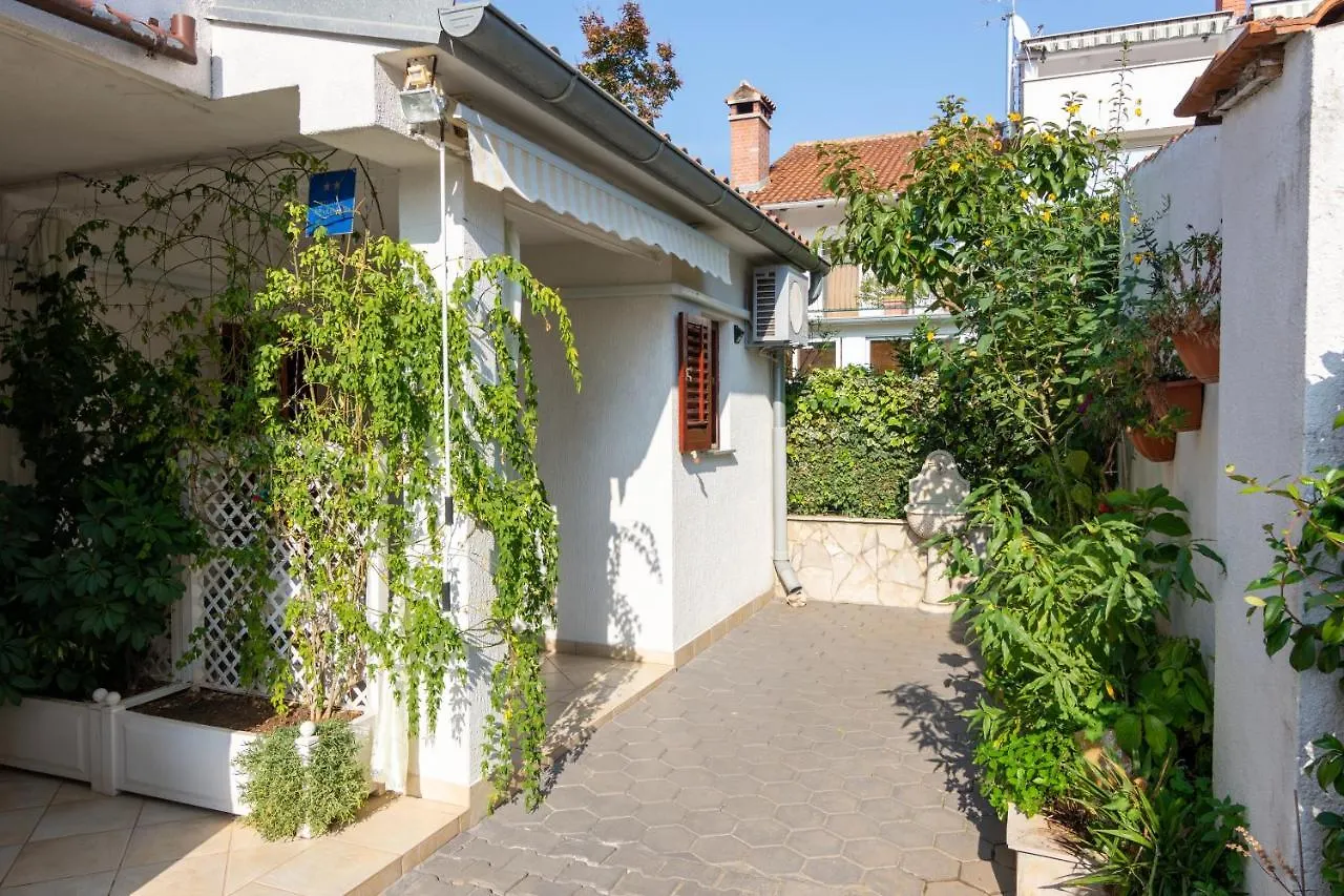 Apartments With A Parking Space Rovinj - 2288