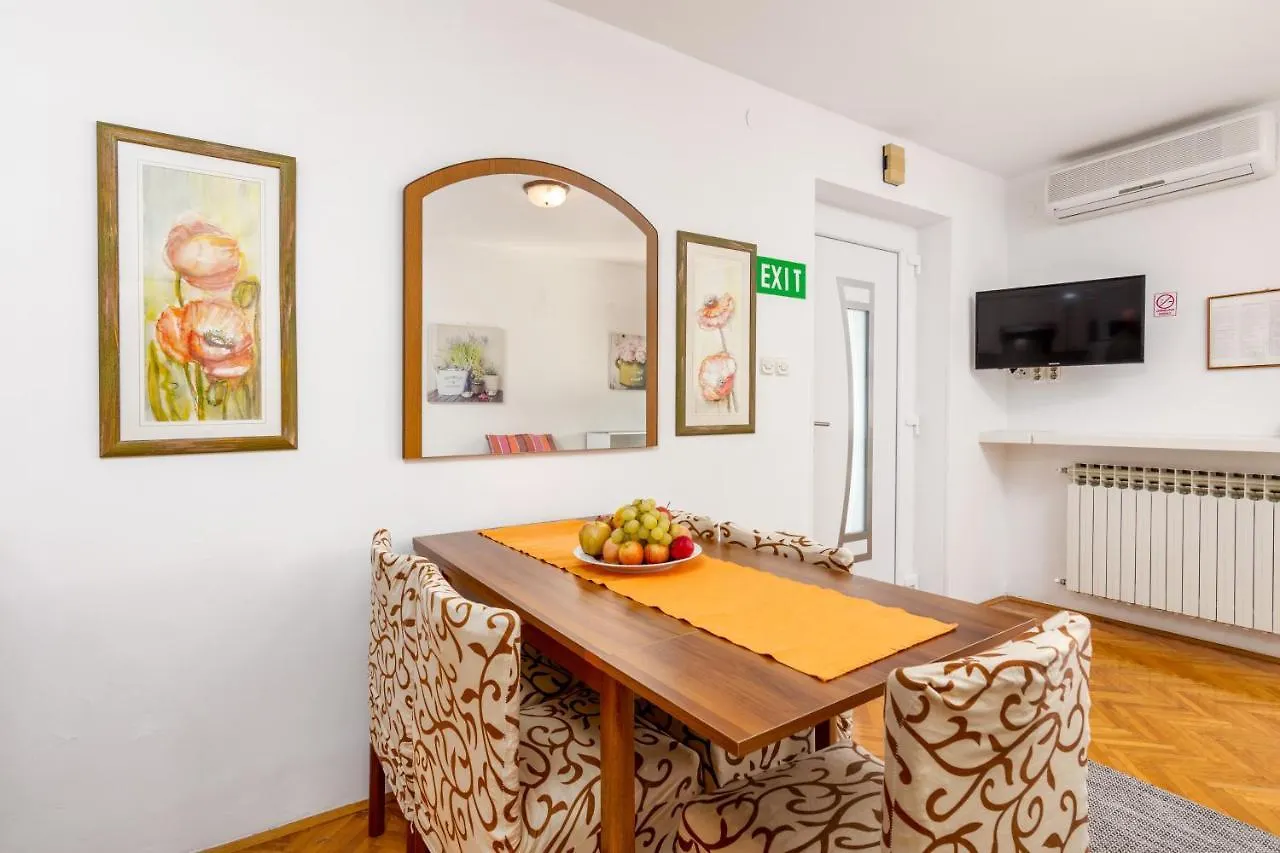Apartments With A Parking Space Rovinj - 2288