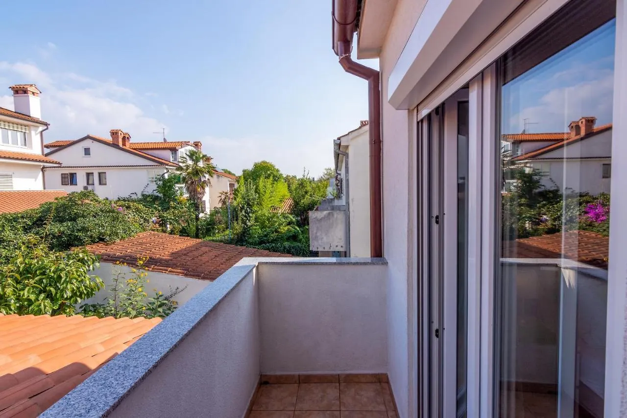 Apartments With A Parking Space Rovinj - 2288