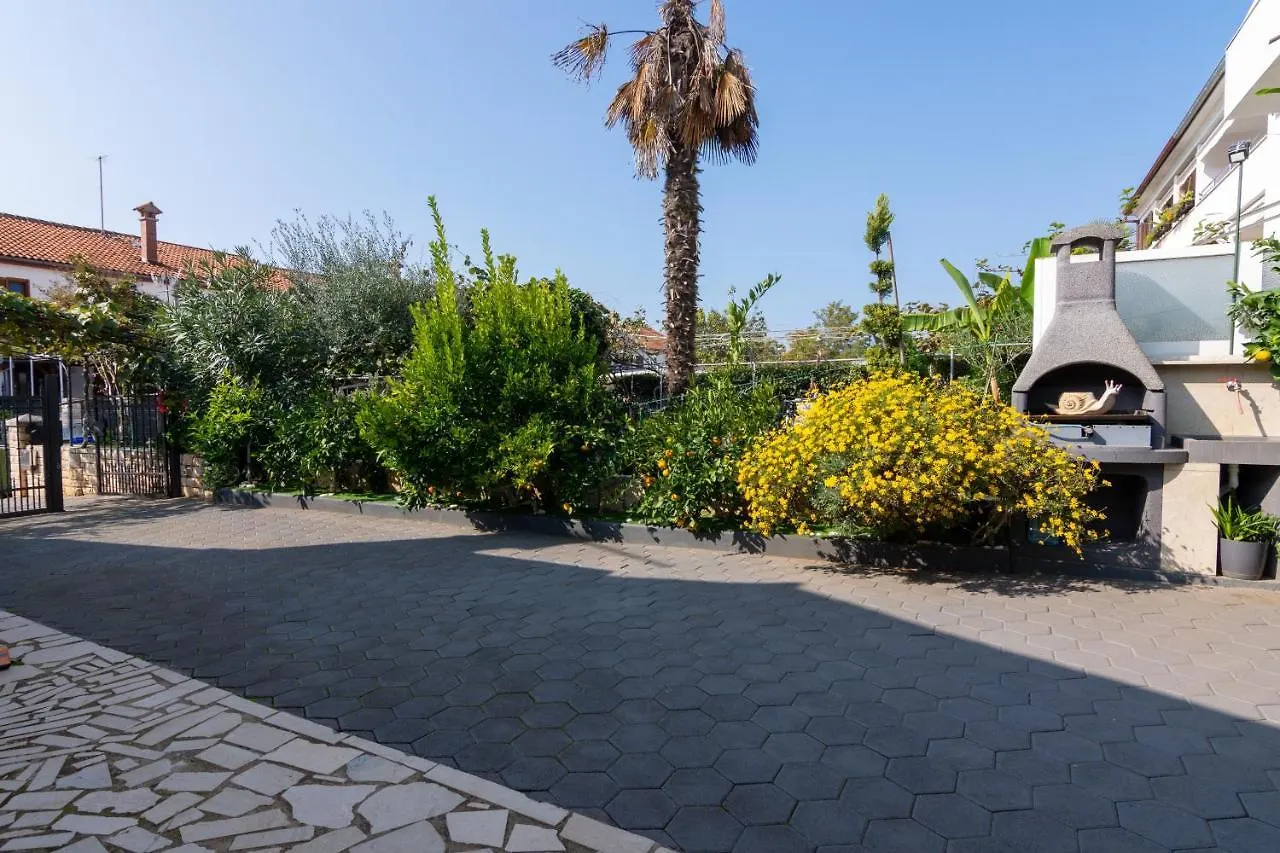 Apartments With A Parking Space Rovinj - 2288