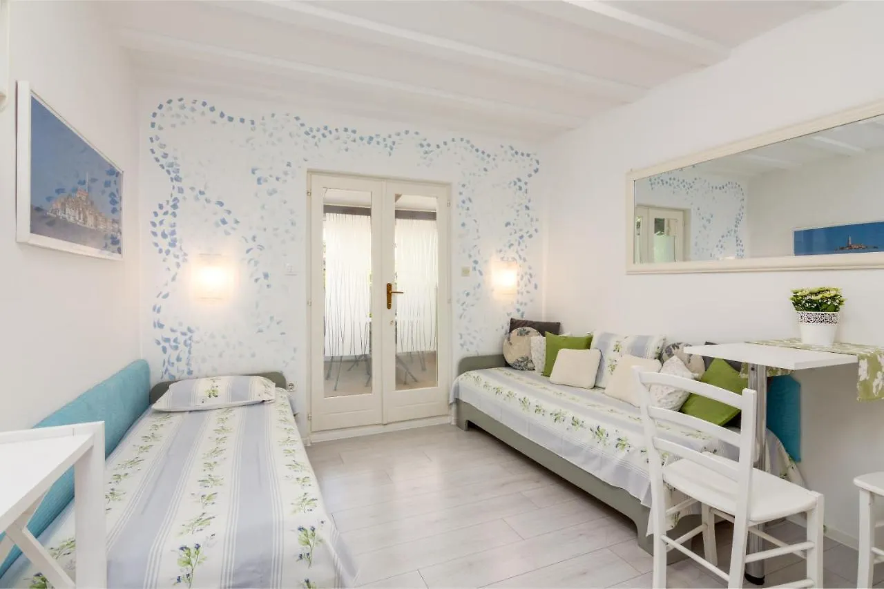Apartments With A Parking Space Rovinj - 2288
